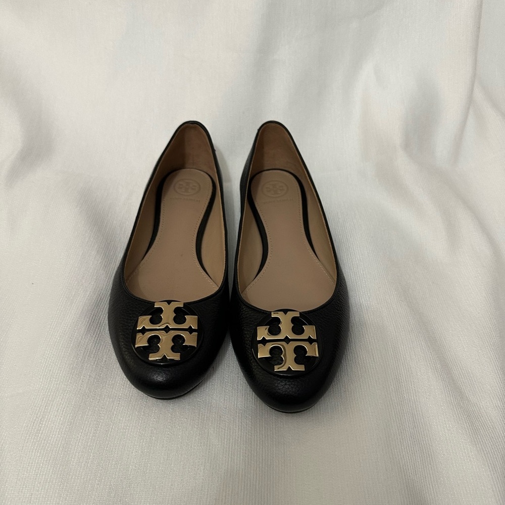Tory Burch Black Flats with Gold Logo Medallion - Picture 1 of 6